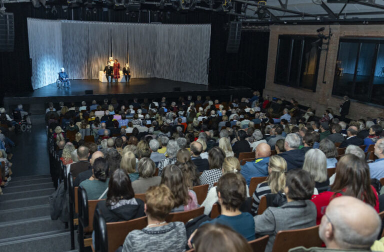 "Aenne Burda"-Premiere in der Reithalle Offenburg