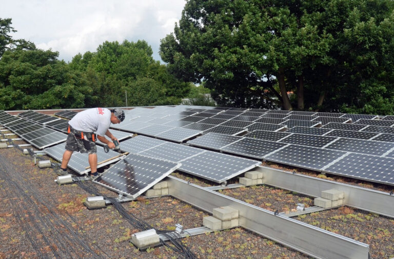 Photovoltaikanlage auf Gebäude