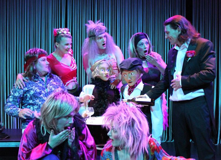Theater Szene "Lonely Hearts"